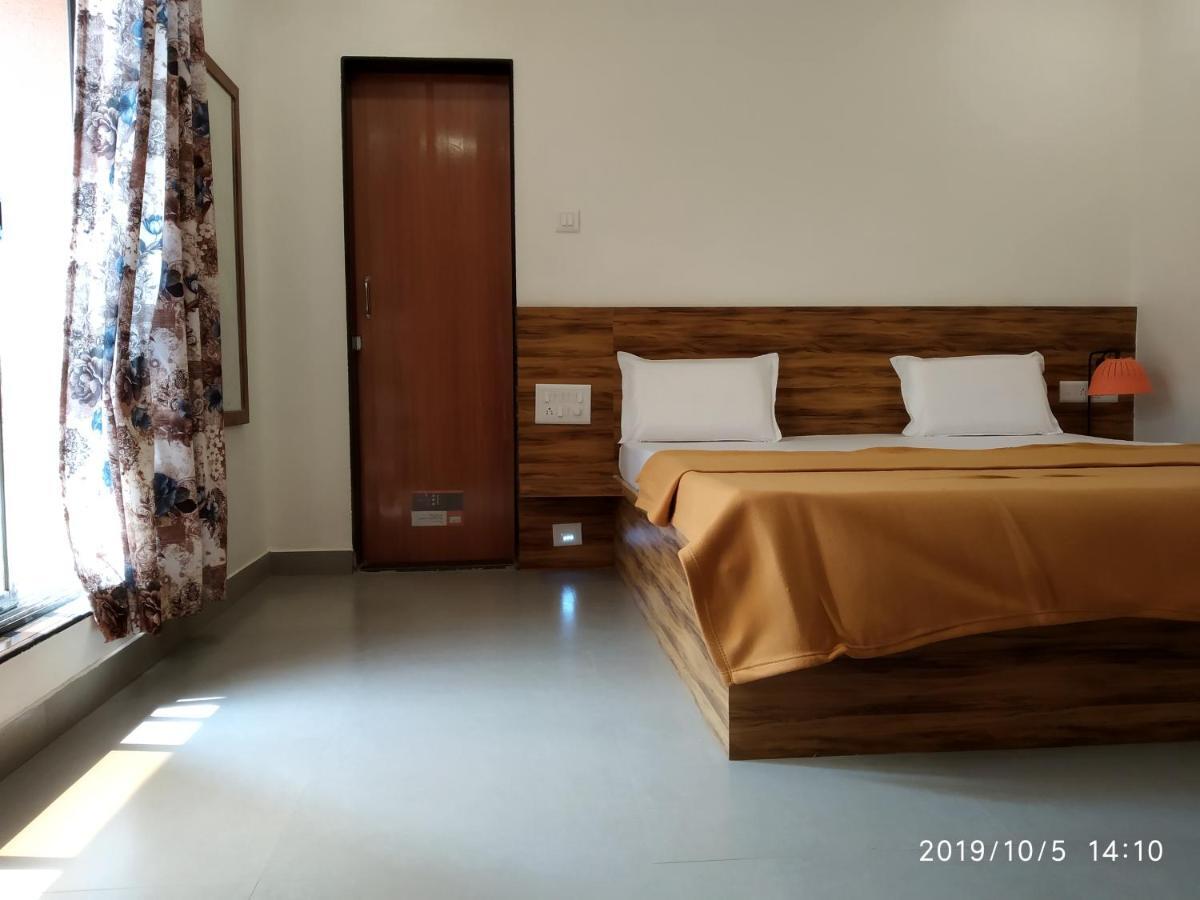 Lotus Hotel Nagaon Beach Alībāg Exterior foto