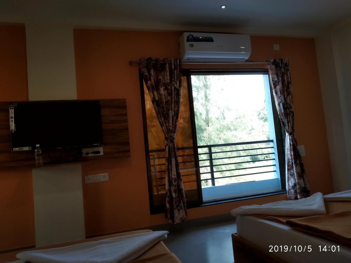 Lotus Hotel Nagaon Beach Alībāg Exterior foto
