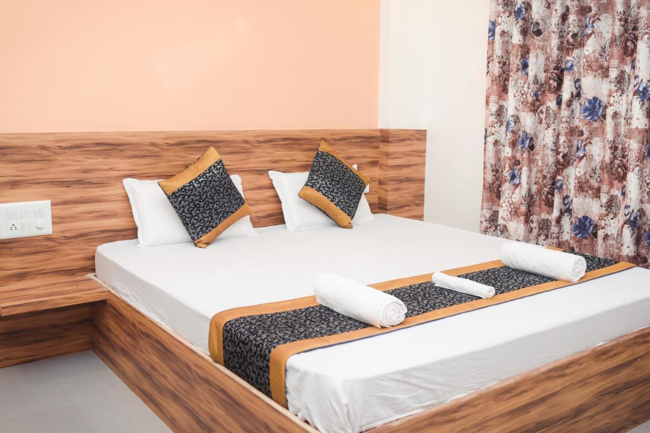 Lotus Hotel Nagaon Beach Alībāg Exterior foto