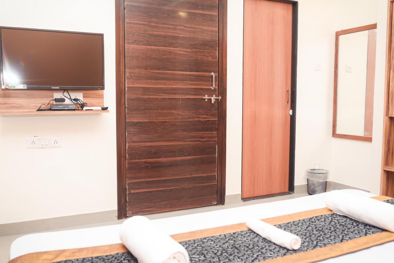 Lotus Hotel Nagaon Beach Alībāg Exterior foto