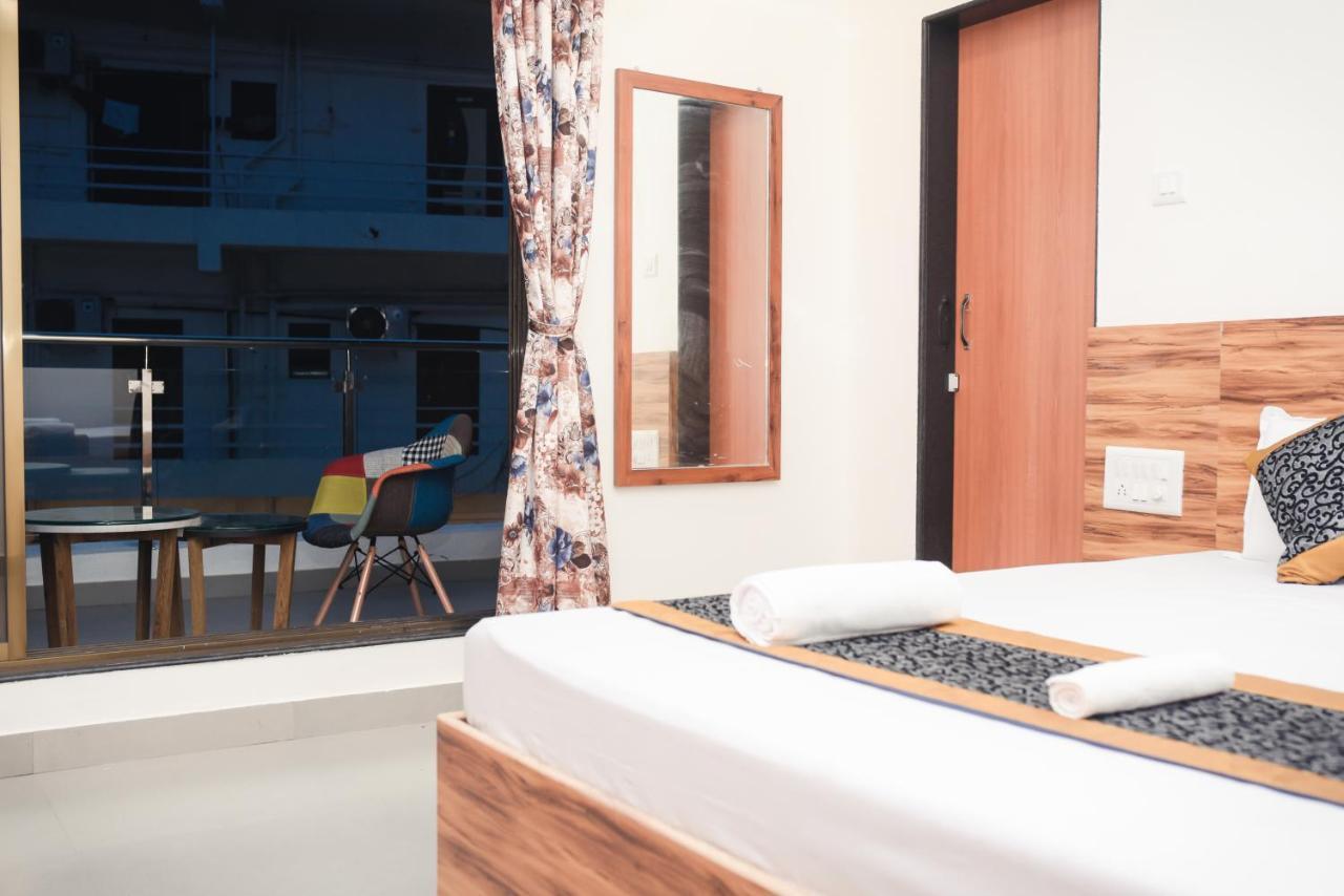 Lotus Hotel Nagaon Beach Alībāg Exterior foto